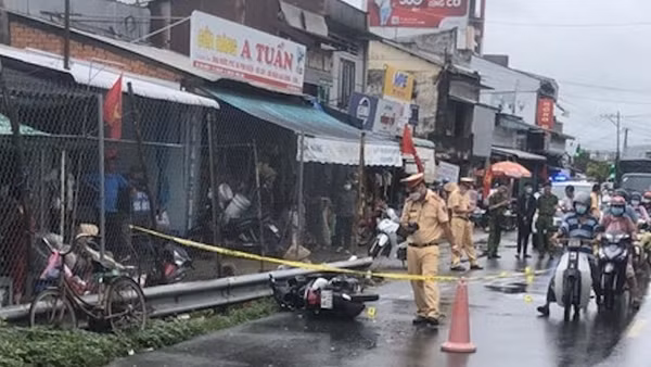 Nam thiếu niên lái xe máy tông chết người trên Quốc lộ 53