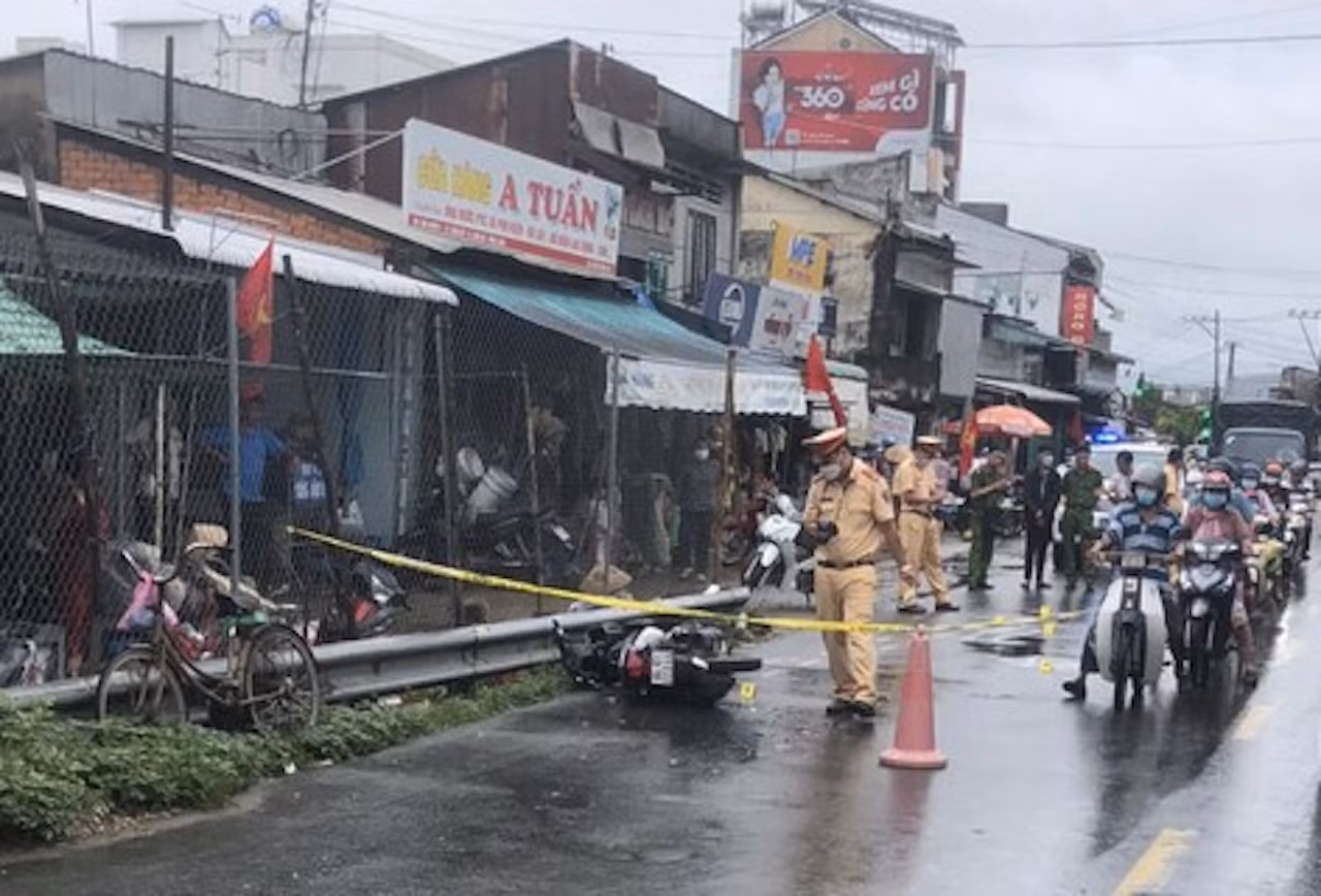 Nam thiếu niên lái xe máy tông chết người trên Quốc lộ 53 -0