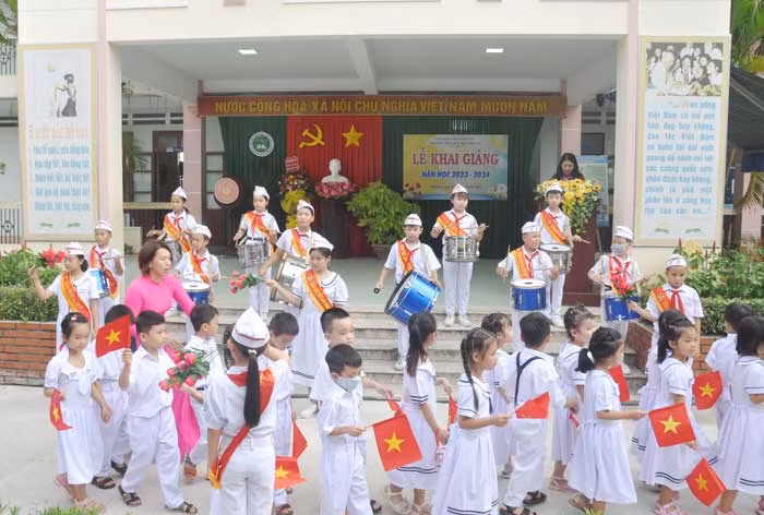 Giải quyết bài toán thiếu giáo viên ở Phú Yên -0
