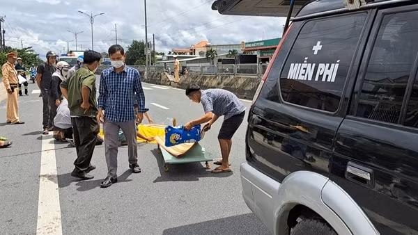 Va chạm liên hoàn ở Tiền Giang, 3 người thương vong