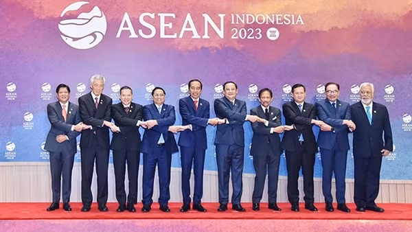 Hội nghị thượng đỉnh ASEAN: Cơ hội để khẳng định!