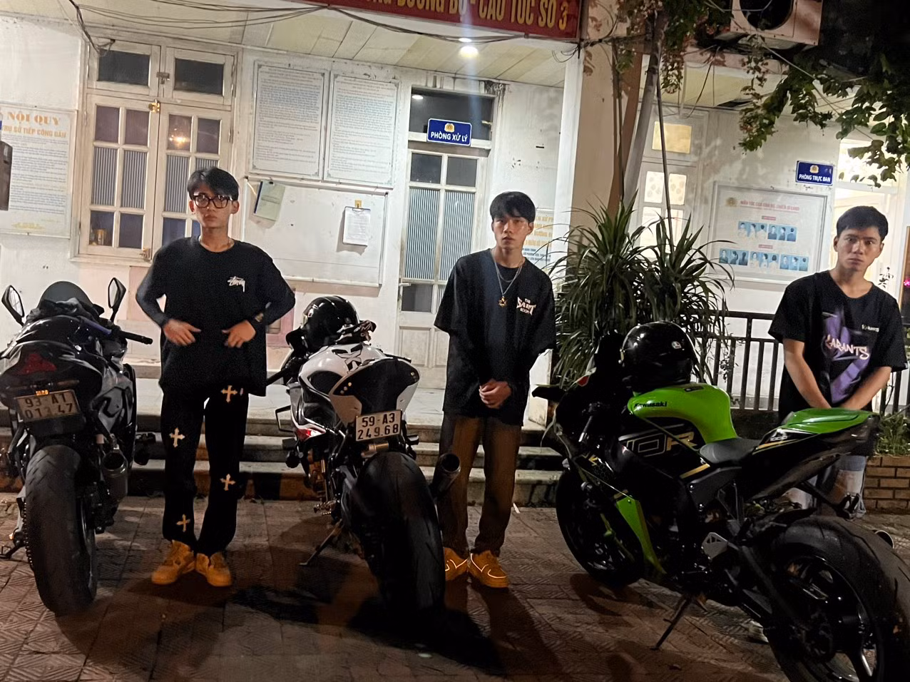 Liên tiếp phát hiện các thanh, thiếu niên đi xe phân khối lớn vào cao tốc -0