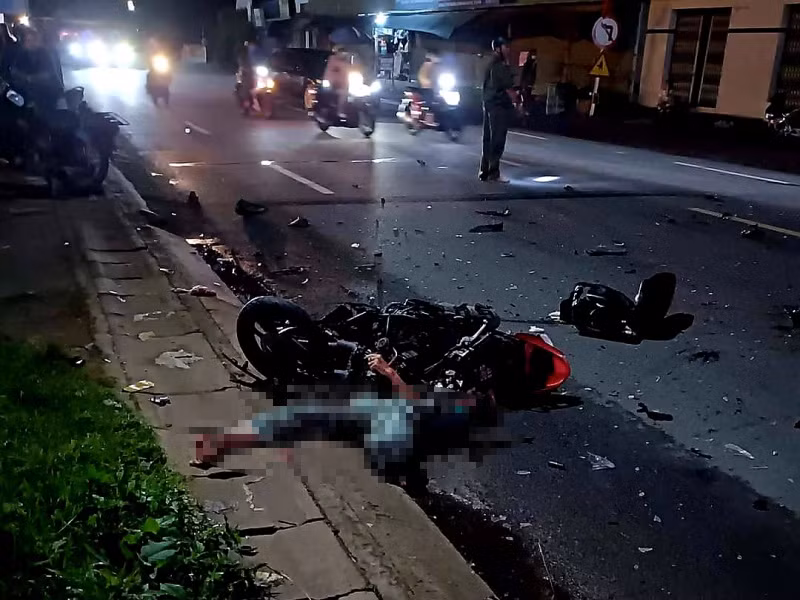 3 người thương vong do lao xe máy vào nhau -0
