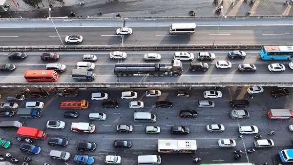 Xuất phát về quê từ mờ sáng, nắng lên cao vẫn “chôn chân” ở cửa ngõ Thủ đô