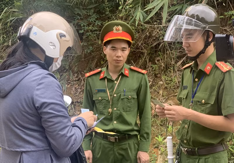 04 cong an xa phong du.jpg -0