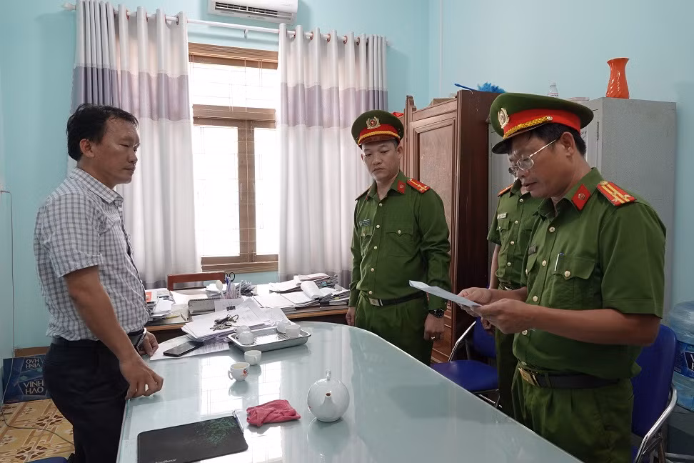 Khởi tố Phó trưởng Phòng Tài nguyên môi trường -0