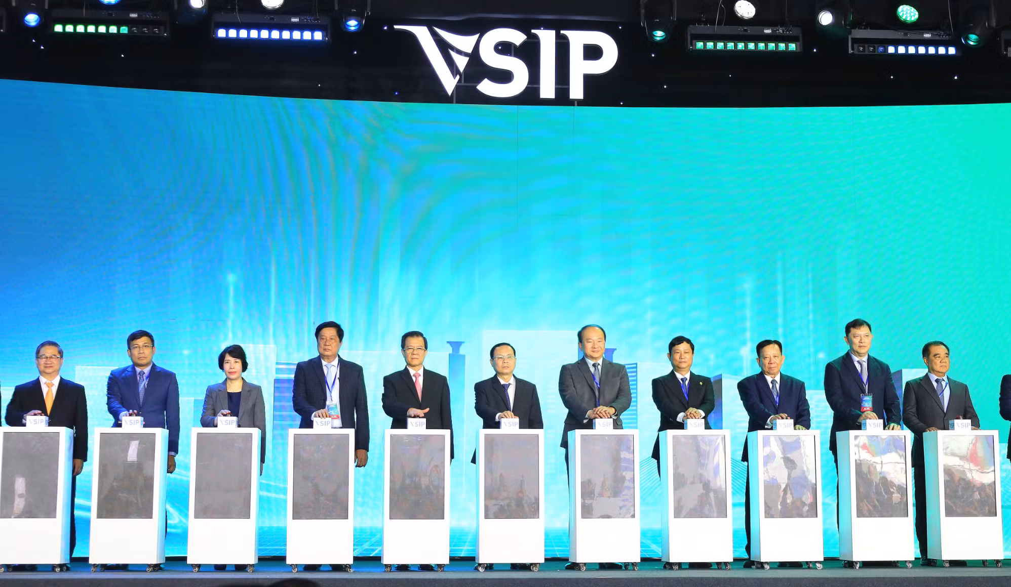Cần Thơ khởi công Khu công nghiệp VSIP -0
