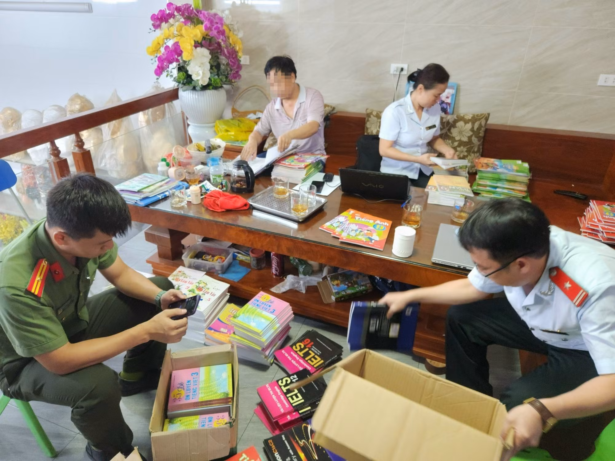 Phát hiện&nbsp;cơ sở kinh doanh sách lậu, sách giả tại Nghệ An -0