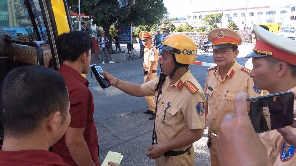 Xử phạt người đàn ông đăng tin sai sự thật, xúc phạm CSGT -0