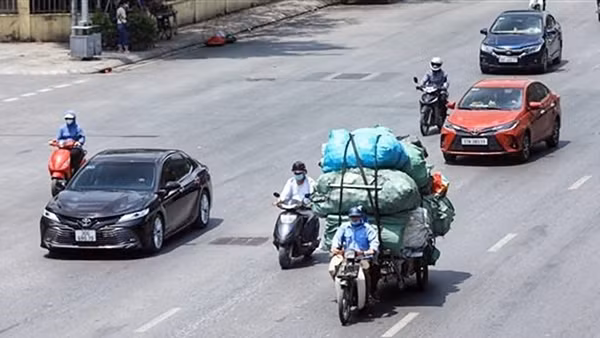 Hà Nội nắng nóng, mưa to khắp Trung và Nam Bộ