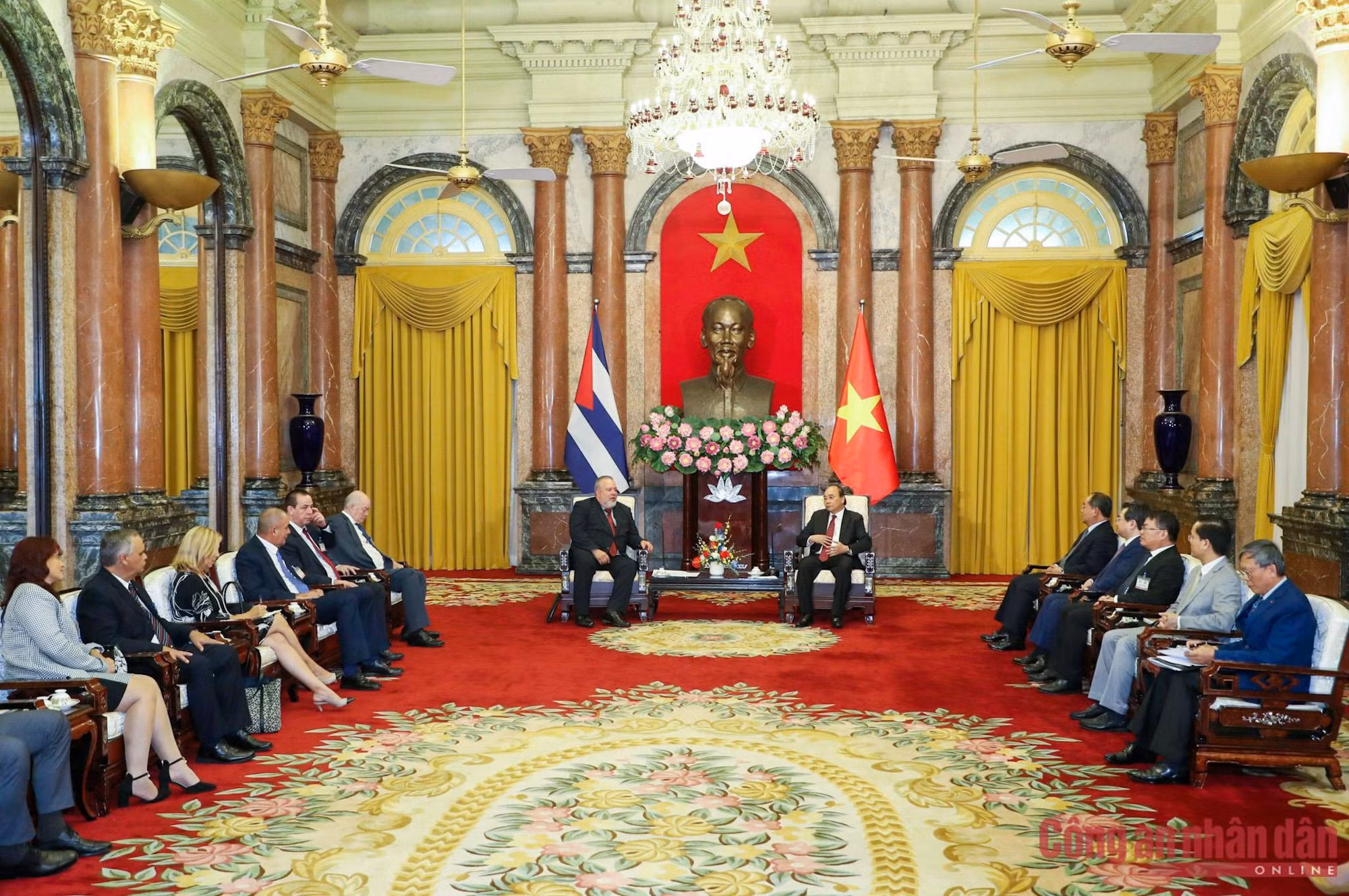 Thủ tướng Cuba Manuel Marrero Cruz chào xã giao Chủ tịch nước Nguyễn Xuân Phúc -0