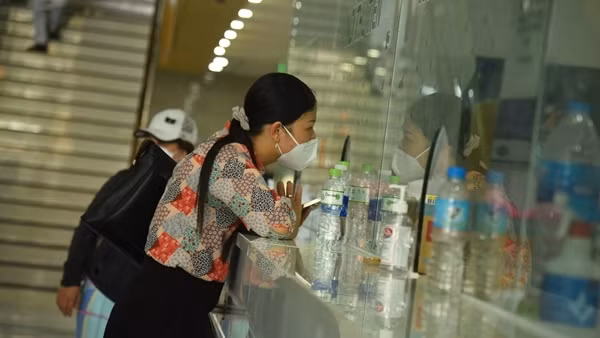 Nhân viên khoa Dược "xài ké" thẻ bảo hiểm y tế của bạn suốt 2 năm