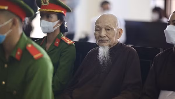 Lấy mẫu xét nghiệm ADN nhiều người đang sinh sống tại “Tịnh thất Bồng Lai”