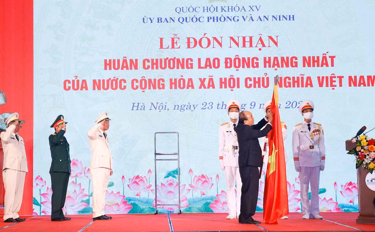 Uỷ ban Quốc phòng và An ninh đón nhận Huân chương Lao động hạng Nhất -0