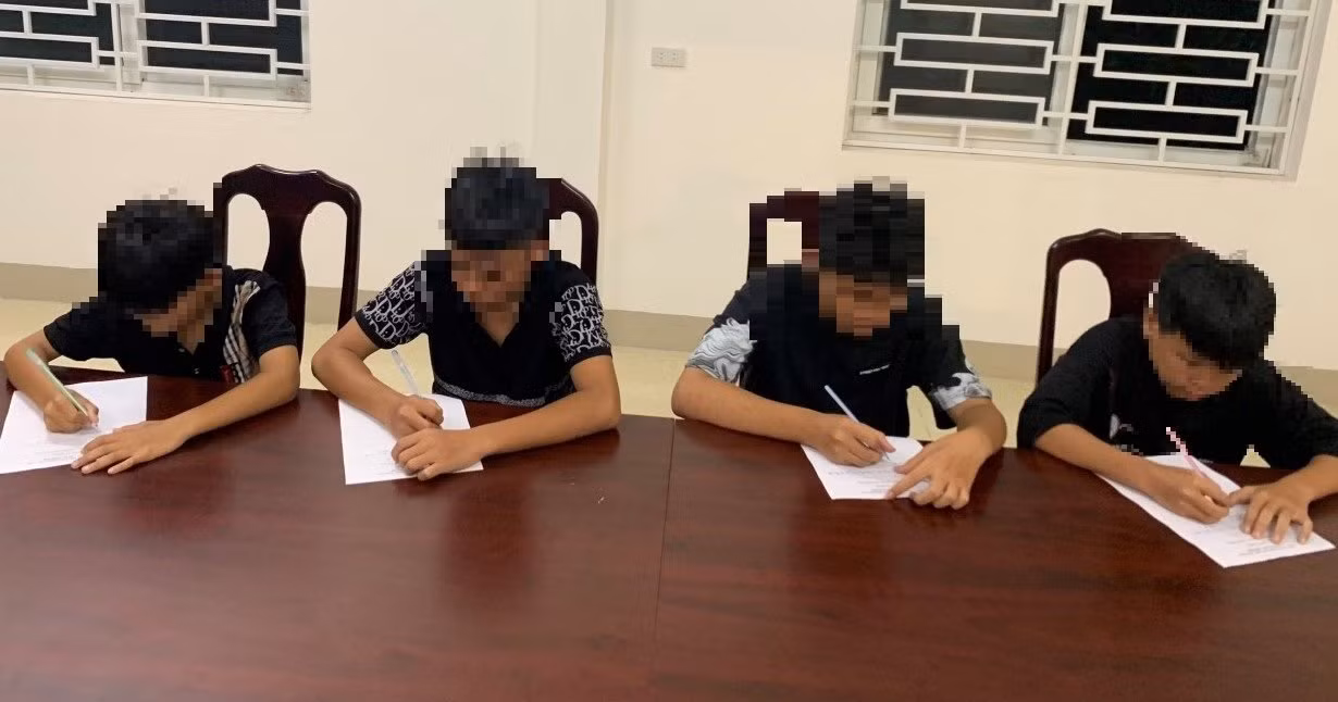 các đối tượng ném bom xăng tại cơ quan công an 1.jpg -0