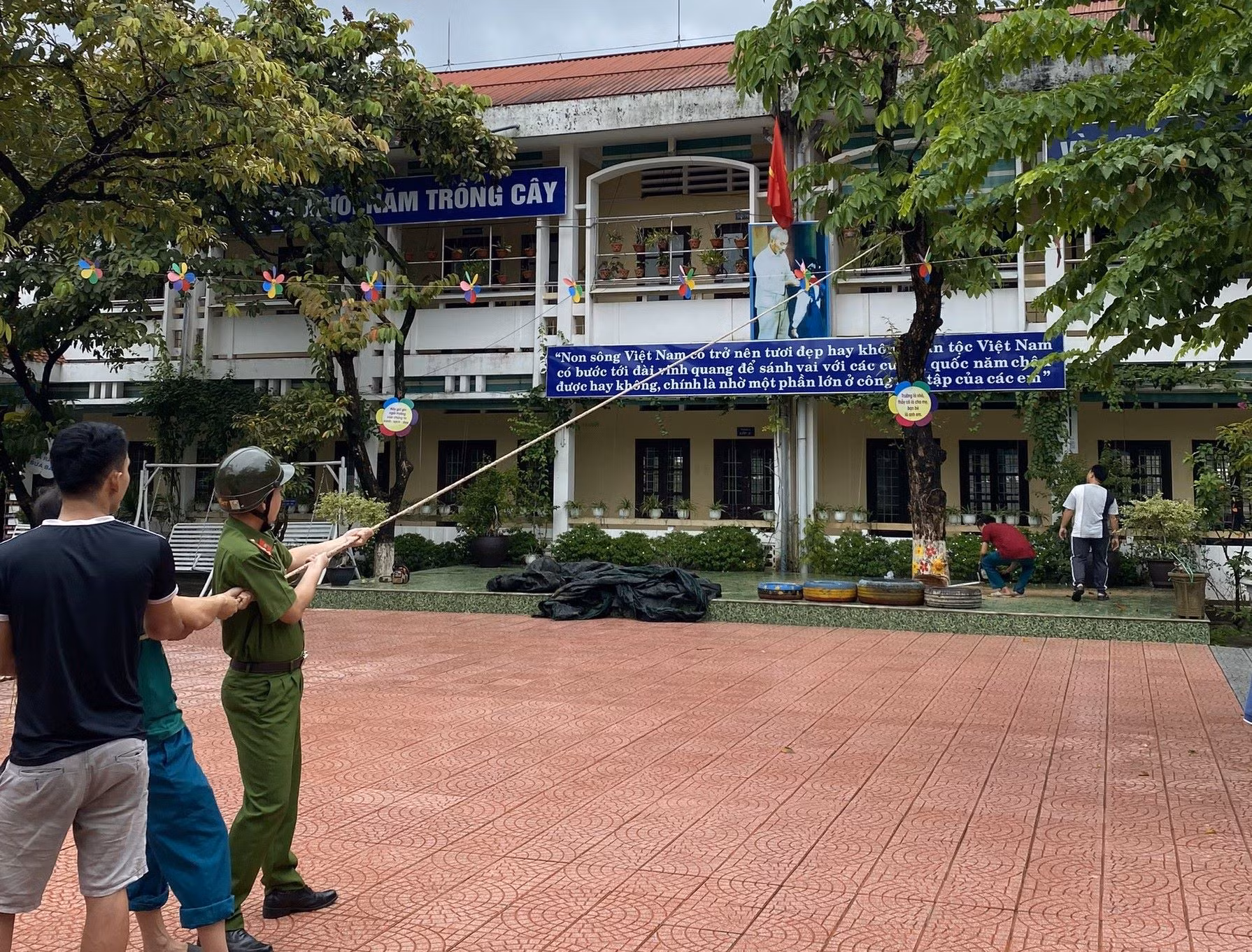 Tỉnh Thừa Thiên-Huế cho học sinh nghỉ học từ ngày 27/9 để tránh bão số 4 -0