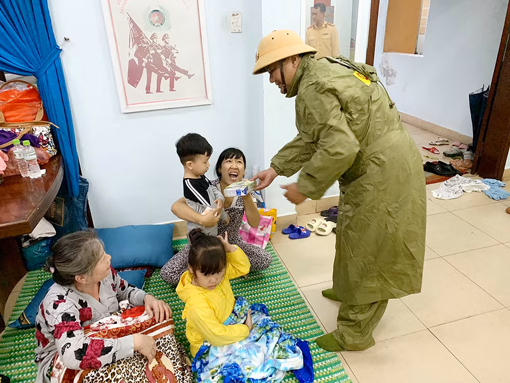 Bão Noru áp sát Đà Nẵng - Quảng Trị, nhiều nơi mưa rất to -0