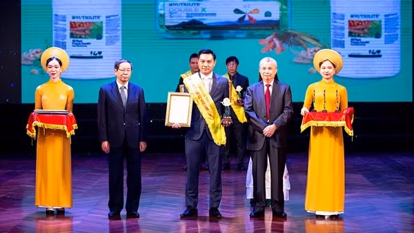 Amway Việt Nam lần thứ 10 vinh dự nhận giải thưởng “Sản phẩm vàng vì sức khỏe cộng đồng”