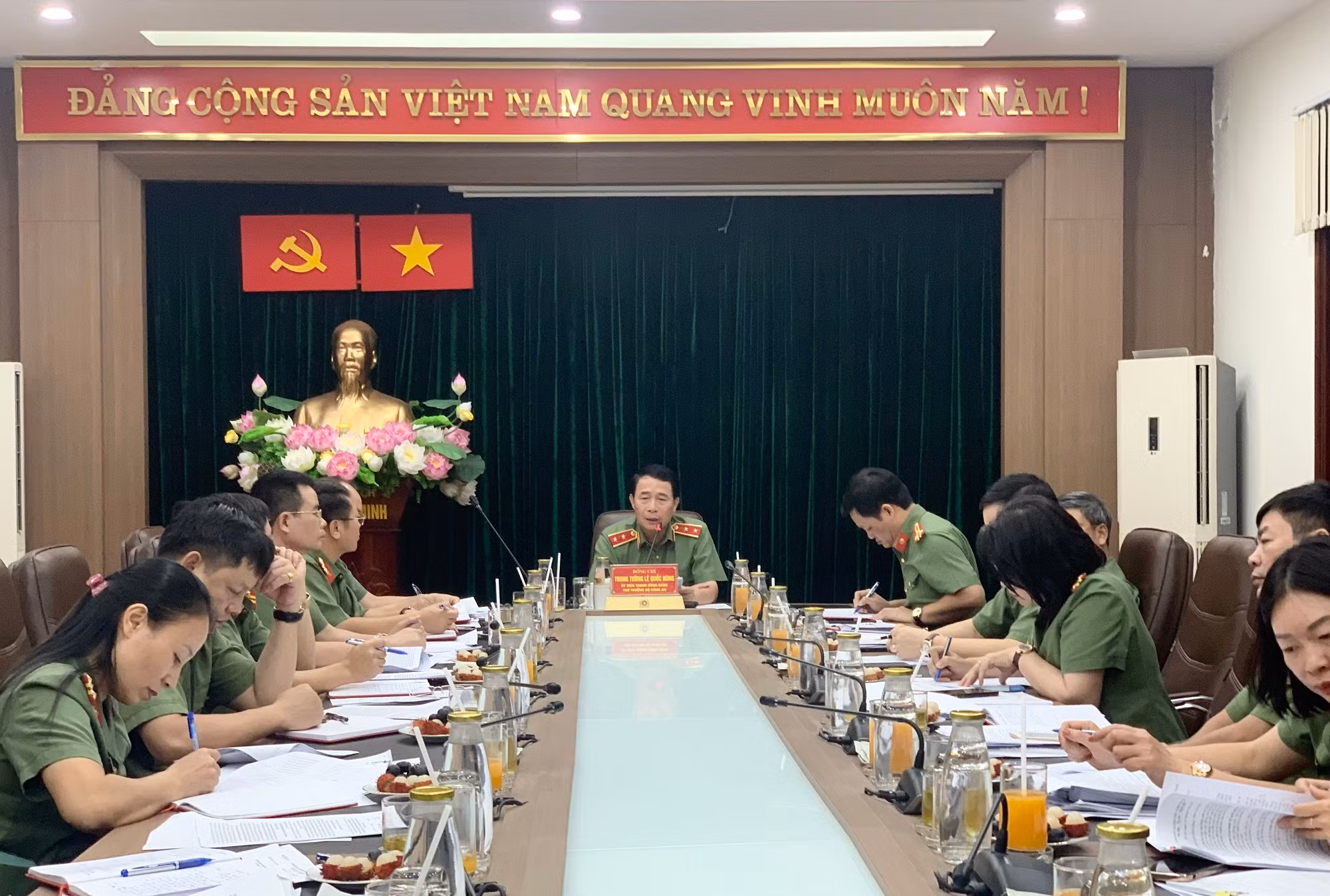 Huy động sức mạnh tổng hợp của cả hệ thống chính trị tham gia bảo đảm ANTT ở cơ sở -0