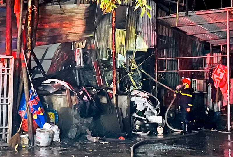 Tạm giữ nghi can liên quan đến vụ cháy hàng loạt ki ốt ở Hoàng Mai -0
