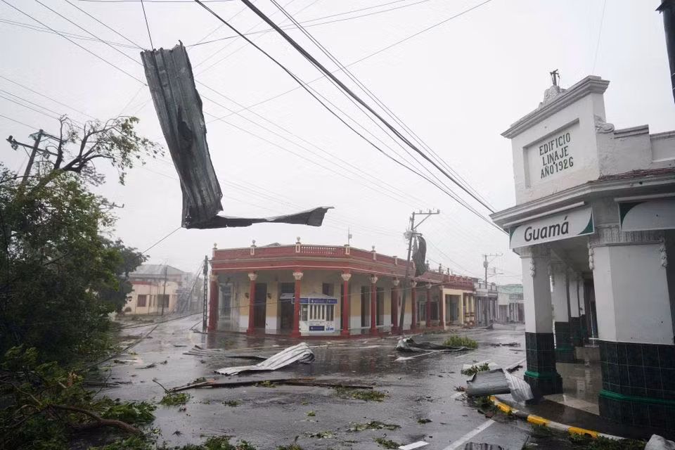 Hàng triệu người tại Florida được lệnh sơ tán trước khi bão Ian đổ bộ - 1