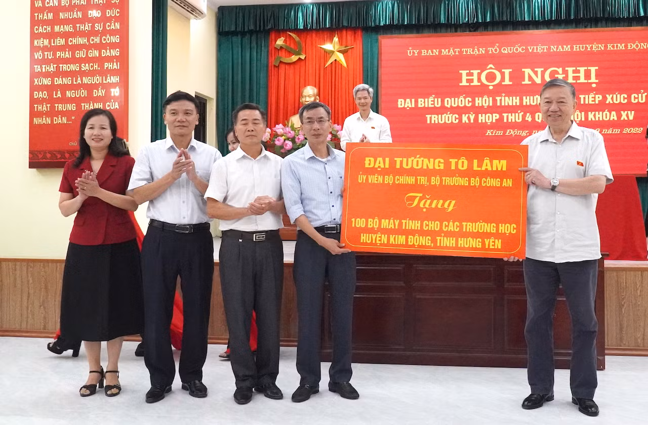 Bộ trưởng Tô Lâm tiếp xúc cử tri huyện Kim Động -0