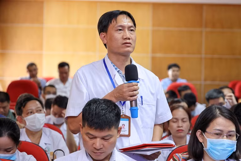 Vĩnh Phúc đối thoại với người lao động ngành y tế -0