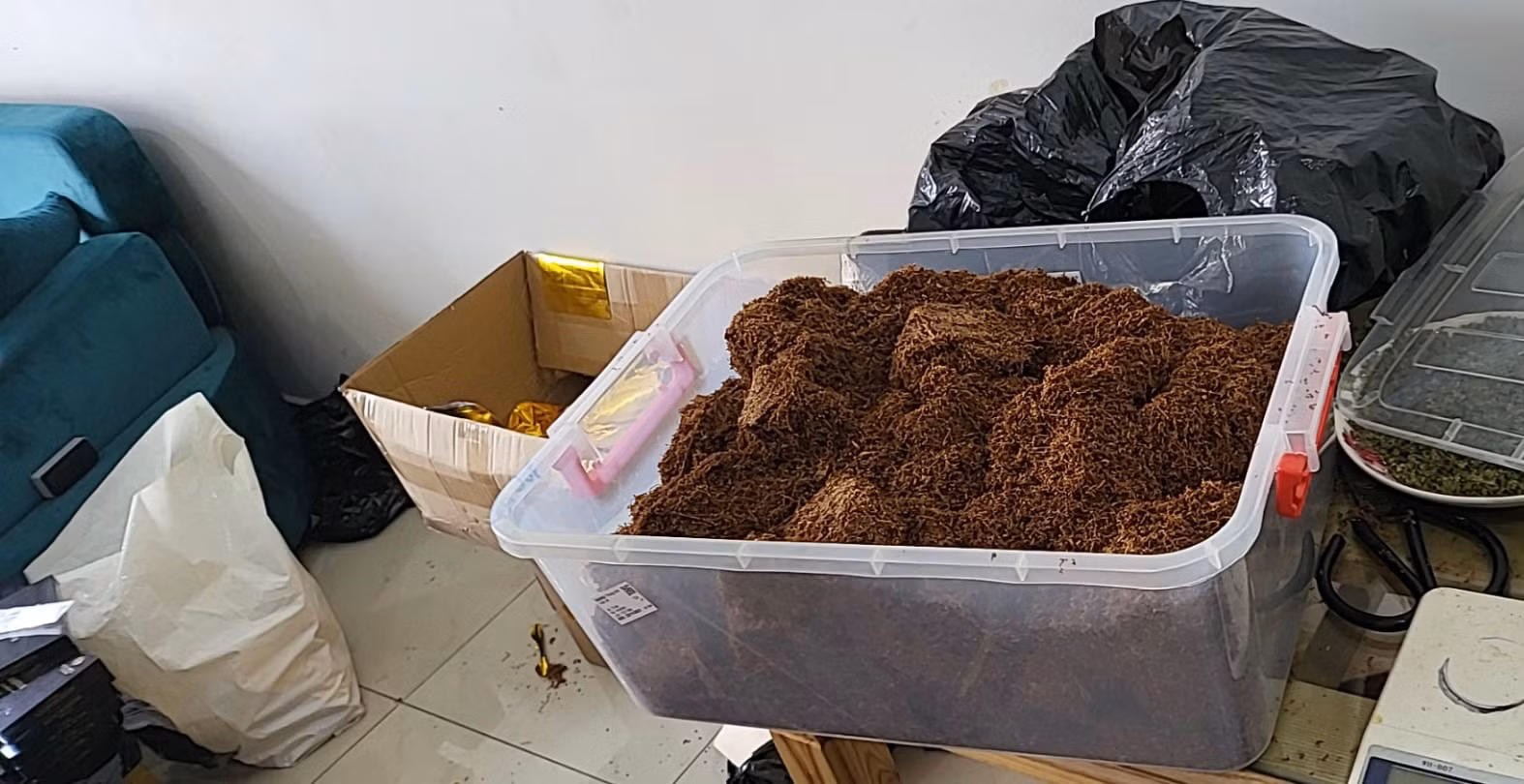Dùng mặt nạ sản xuất, điều chế 