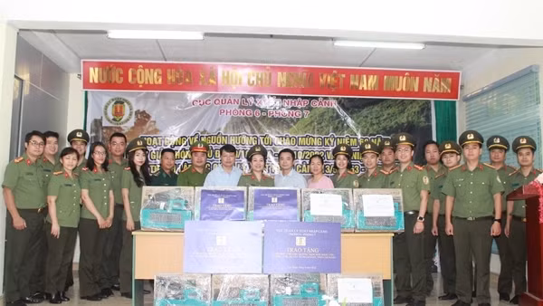 Cục Quản lý xuất nhập cảnh tổ chức về nguồn tại tỉnh Cao Bằng