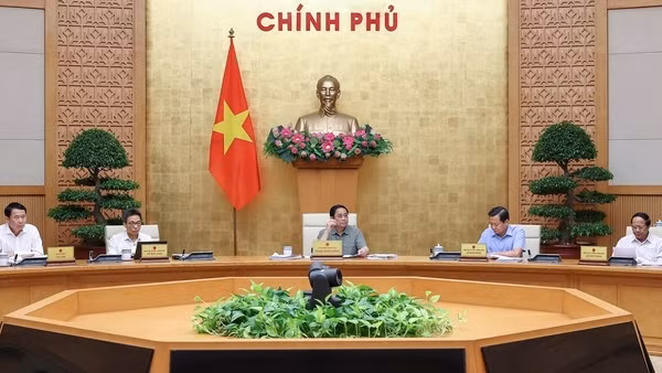 Thủ tướng chủ trì phiên họp Chính phủ về xây dựng pháp luật và ổn định kinh tế vĩ mô