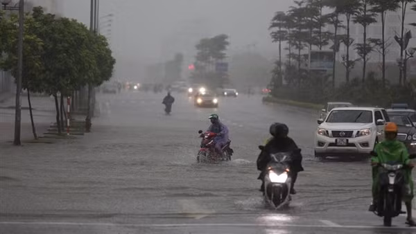 Trong 12 giờ tới, bão có thể suy yếu thành áp thấp nhiệt đới