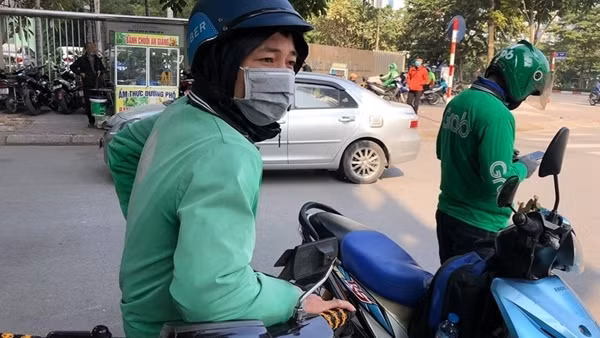 Việc thu "phụ phí nắng nóng" của Grab có hợp lý? ảnh 2
