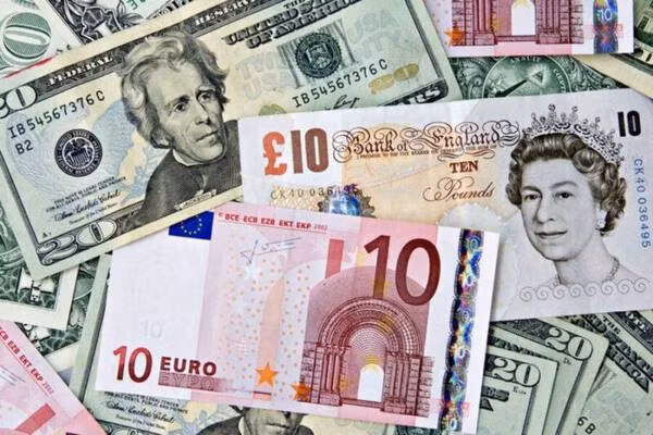 Bảng Anh xuống thấp kỉ lục, có khả năng ngang giá đồng USD? -0