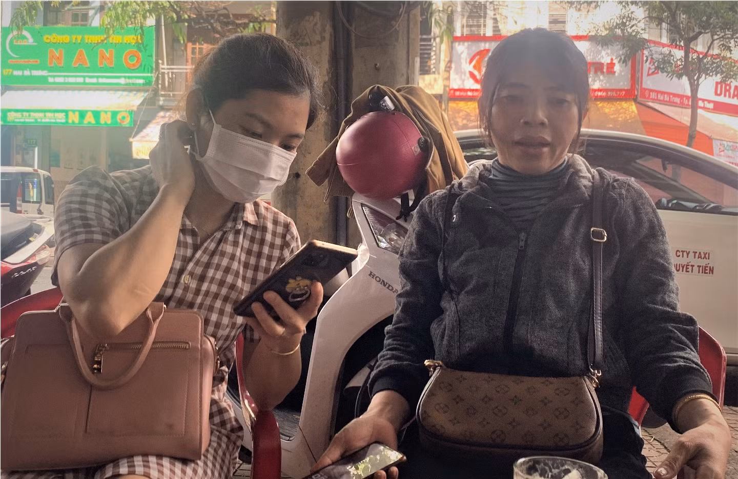 Hàng trăm phụ huynh hoang mang vì Trung tâm Anh ngữ bỗng nhiên “biến mất” -0