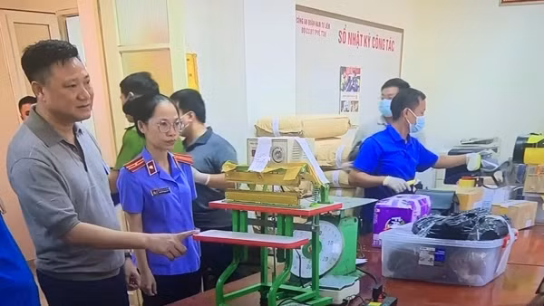 Dùng mặt nạ khi sản xuất, điều chế ma tuý "Tobaco" và "cỏ Mỹ"