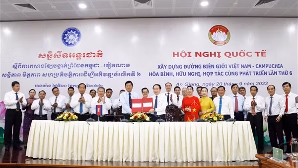 Xây dựng đường biên giới&nbsp;Việt Nam - Campuchia&nbsp;hòa bình, hữu nghị, hợp tác cùng phát triển