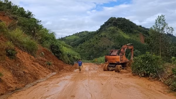 Khắc phục sạt lở hàng nghìn khối đất, đá trên đường Hồ Chí Minh