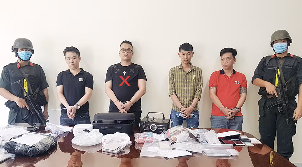 33 thanh niên nam nữ mở tiệc ma túy trong chung cư cao cấp -0