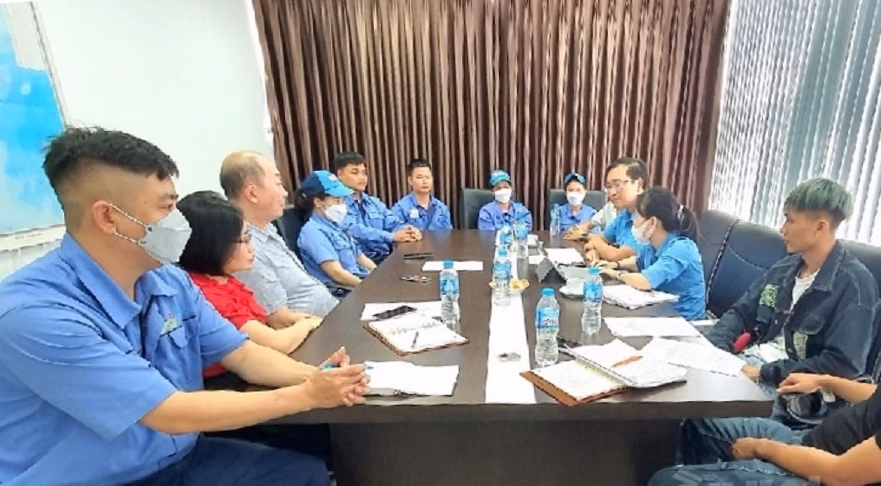Giám đốc “bêu” hình ảnh phản cảm trên bảng tin công ty xin lỗi người lao động -0