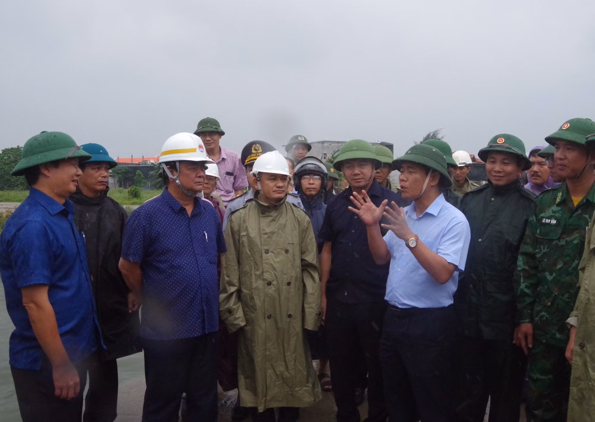 Bộ trưởng Lê Minh Hoan kiểm tra công tác ứng phó bão số 4 tại Thừa Thiên-Huế -0