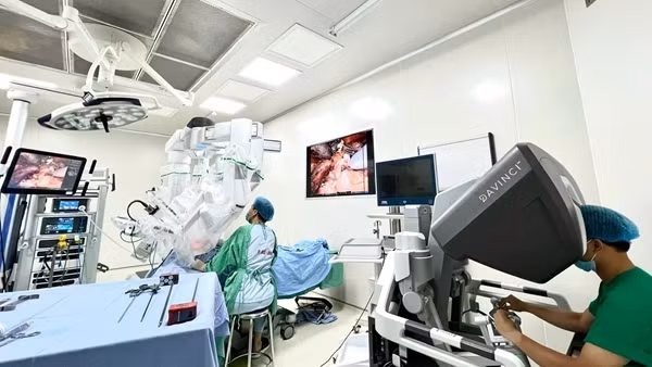 Phẫu thuật nội soi ung thư tuyến giáp qua tiền đình miệng