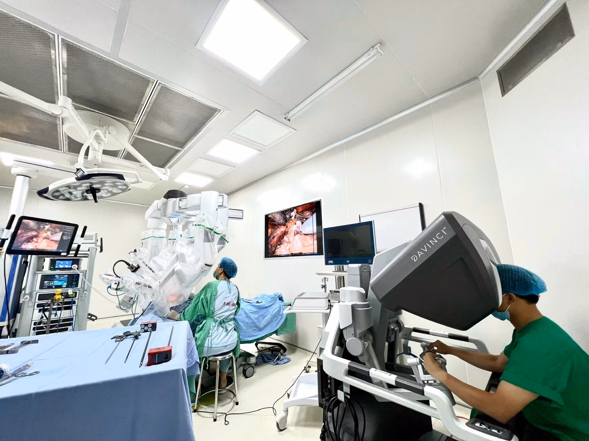 Phẫu thuật nội soi ung thư tuyến giáp qua tiền đình miệng -0