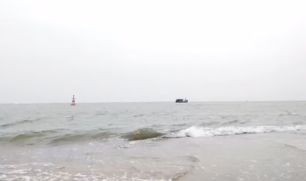 Trên đường tránh bão một ngư dân rơi xuống biển mất tích -0