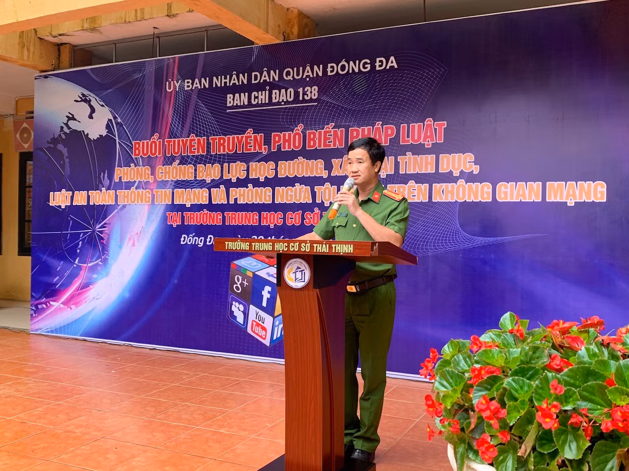 Cán bộ Công an đến trường học tuyên truyền phòng chống bạo lực học đường, xâm hại tình dục -0