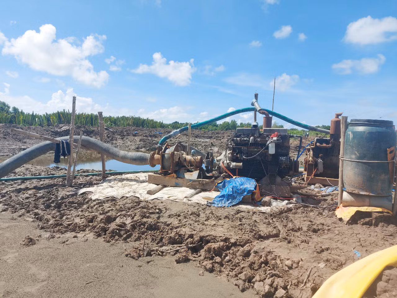 Sóc Trăng làm rõ vụ khai thác cát trái phép rầm rộ dưới lòng đất -3