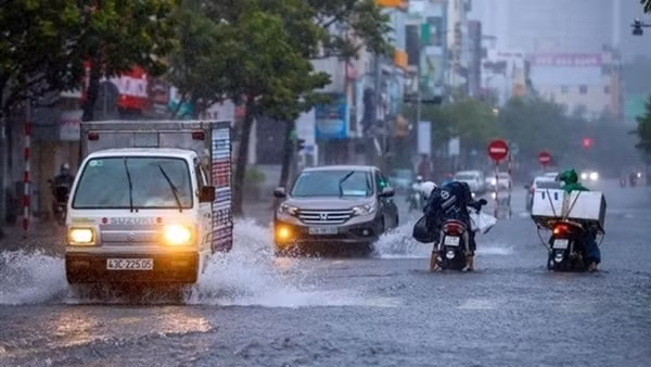 Mưa diện rộng trên khắp ba miền, nguy cơ lũ quét, sạt lở đất