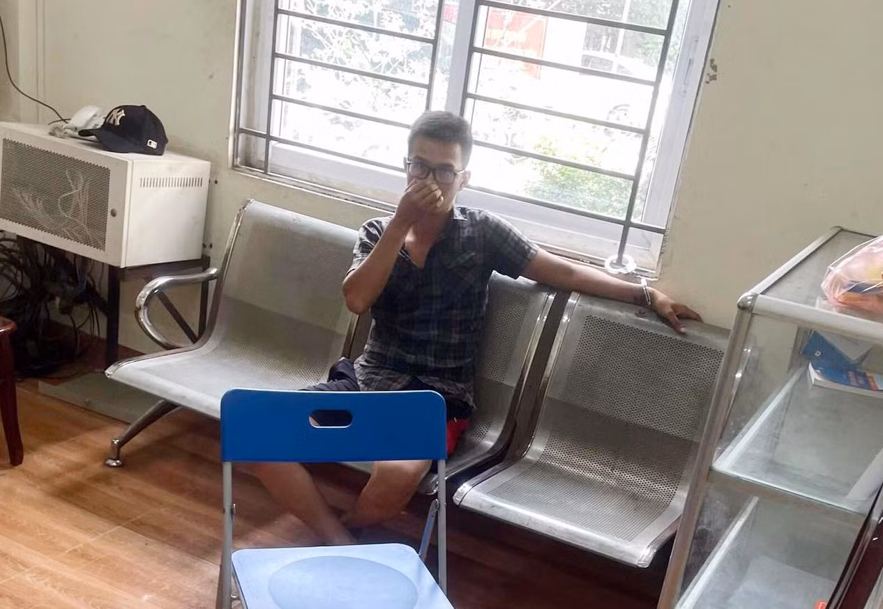 Con nghiện ném ma túy khi “đụng” Cảnh sát 141 -0