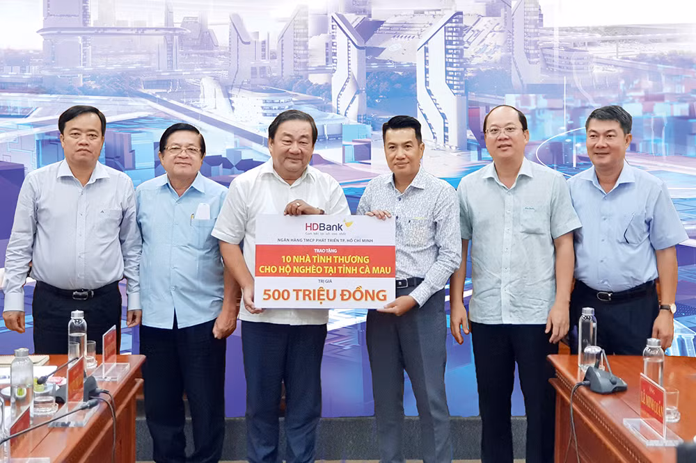 HDBank tiếp tục trao tặng 10 căn nhà tình thương cho tỉnh Cà Mau -0