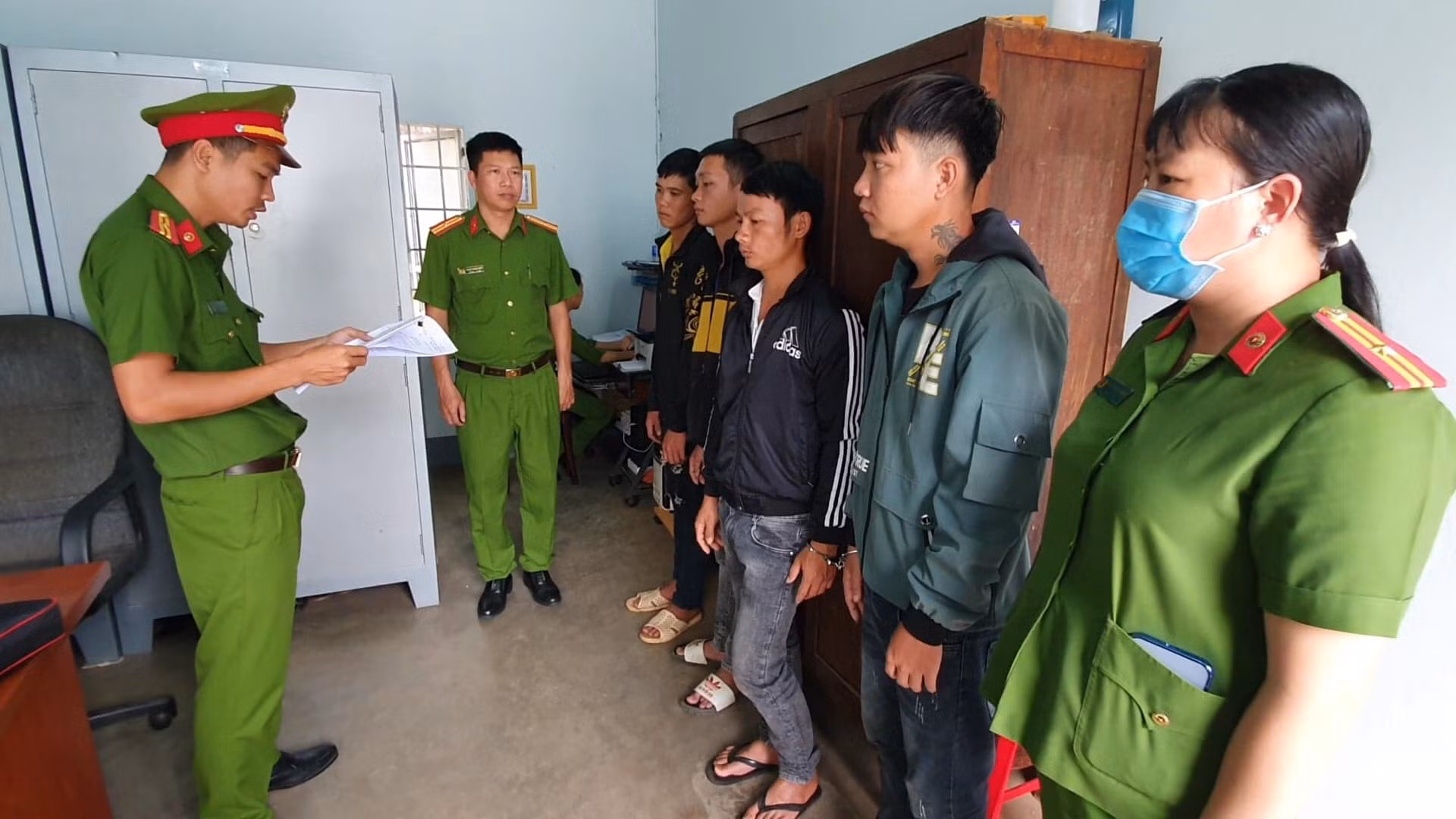 Hẹn nhau hỗn chiến chỉ vì mâu thuẫn trên bàn nhậu -0