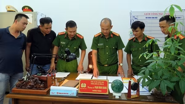 Nỗ lực cùng đồng đội phá án
